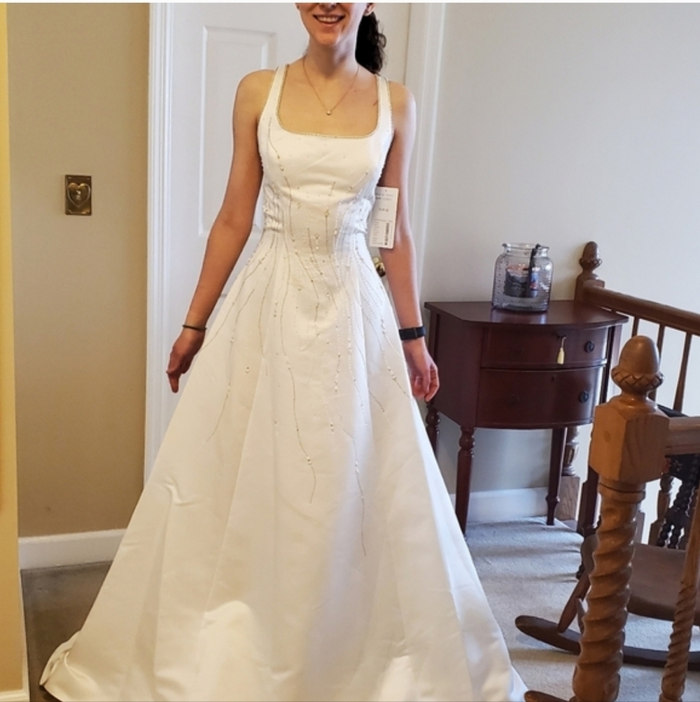 Ivory NWT Beaded Wedding Gown Bridal 12 Demetrios Cosmobella Elegant Classic